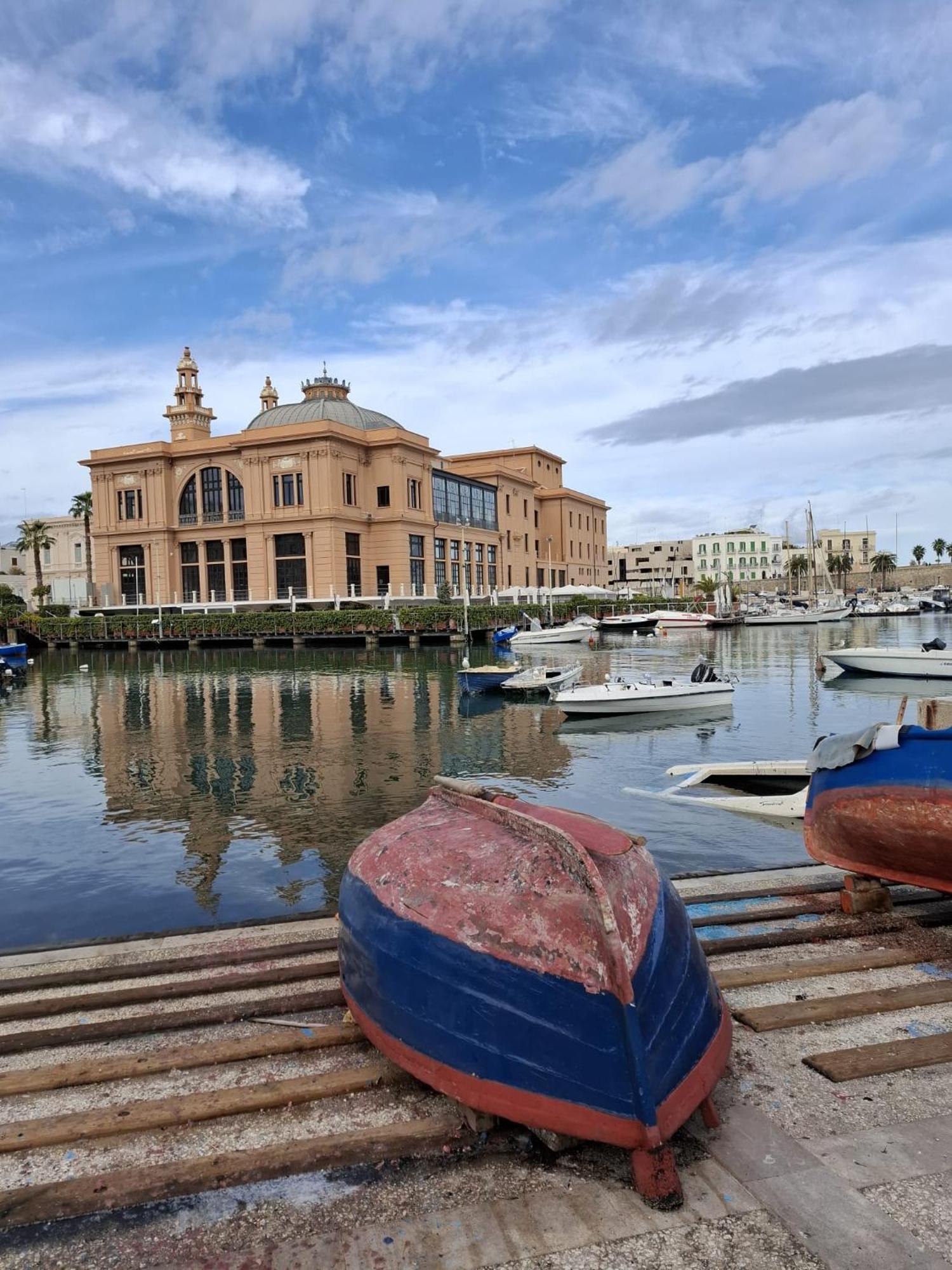 Novum Hospitality Hotell Bari Exteriör bild